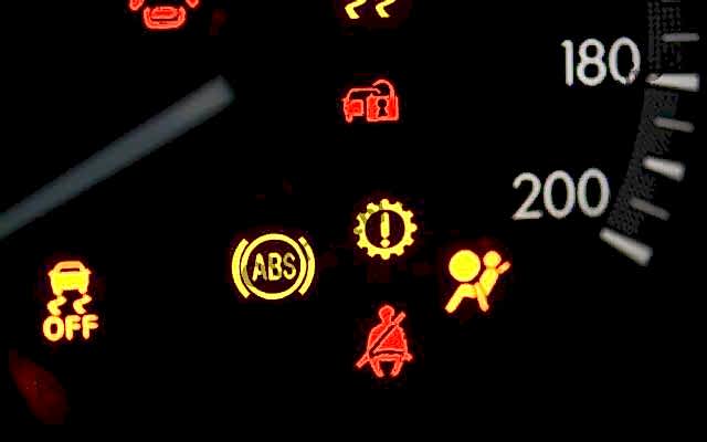 ABS Işığı Neden Yanar?